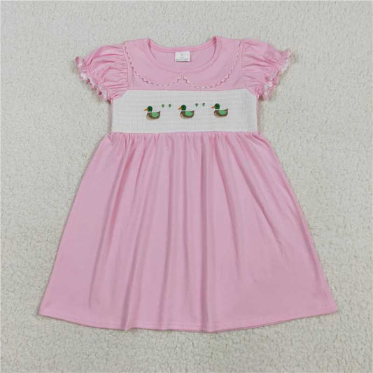 RTS GSD2642 Smocked Ducks Baby Girls Pink Knee-Length Dress with Short Ruffle Sleeves Cute And Fashionable Children's Clothing