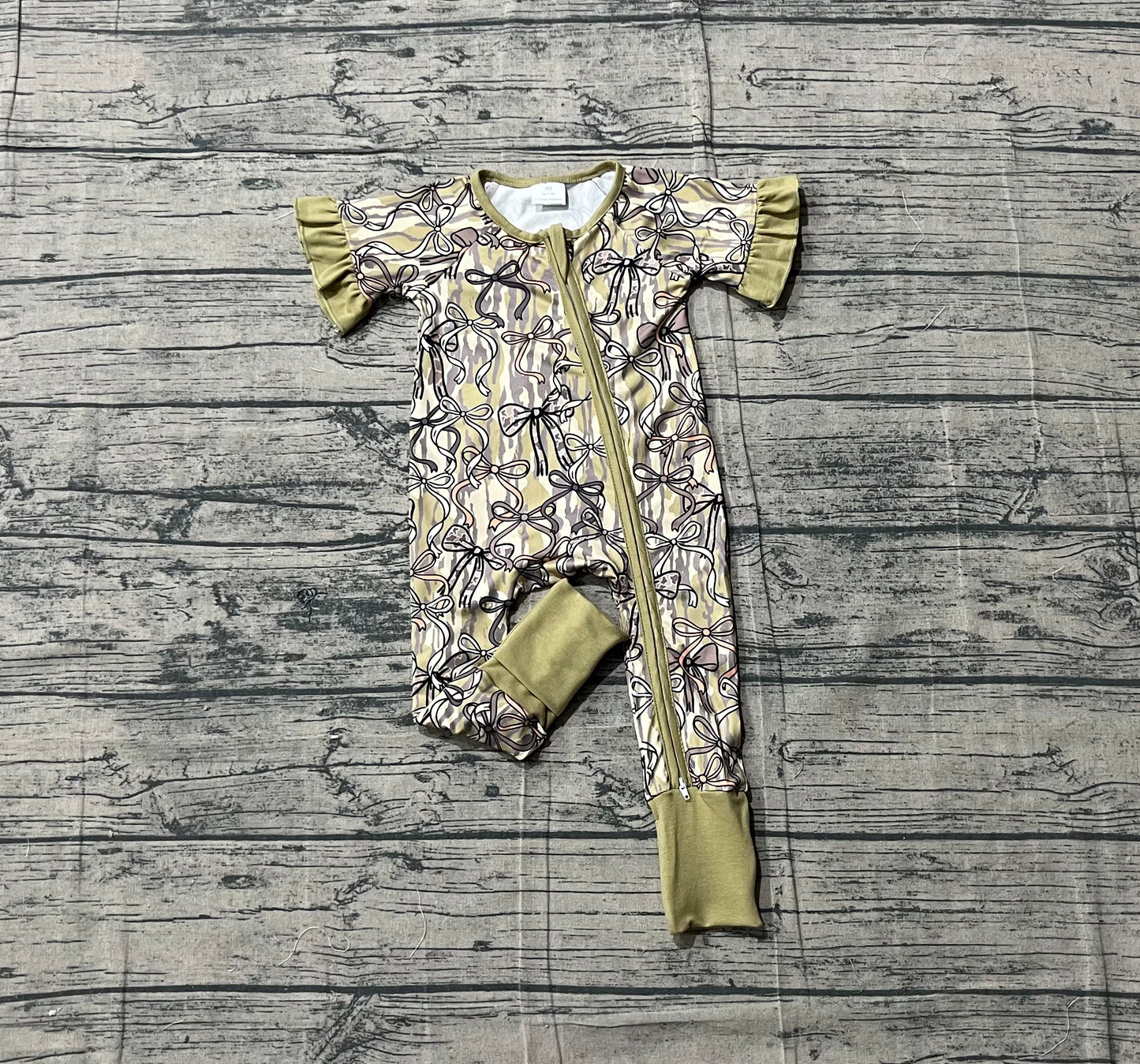 Sample SR3931 Cute Baby Girls Southern Olive Camo Bows Two Way Zip Convertible Rompers